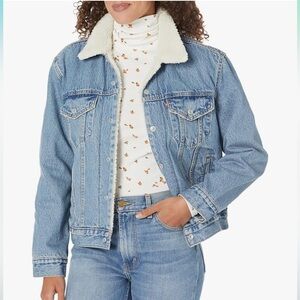 Levi's‎ Women's EX-BF Sherpa Trucker Jackets Outerwear, -Doin' fine, size medium